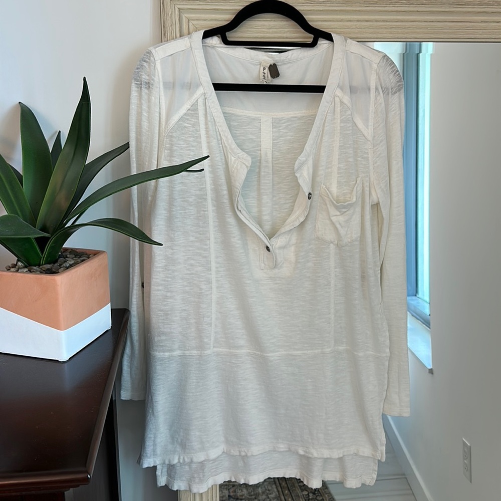 FREE PEOPLE we the free white long sleeve shirt (size small) ✨